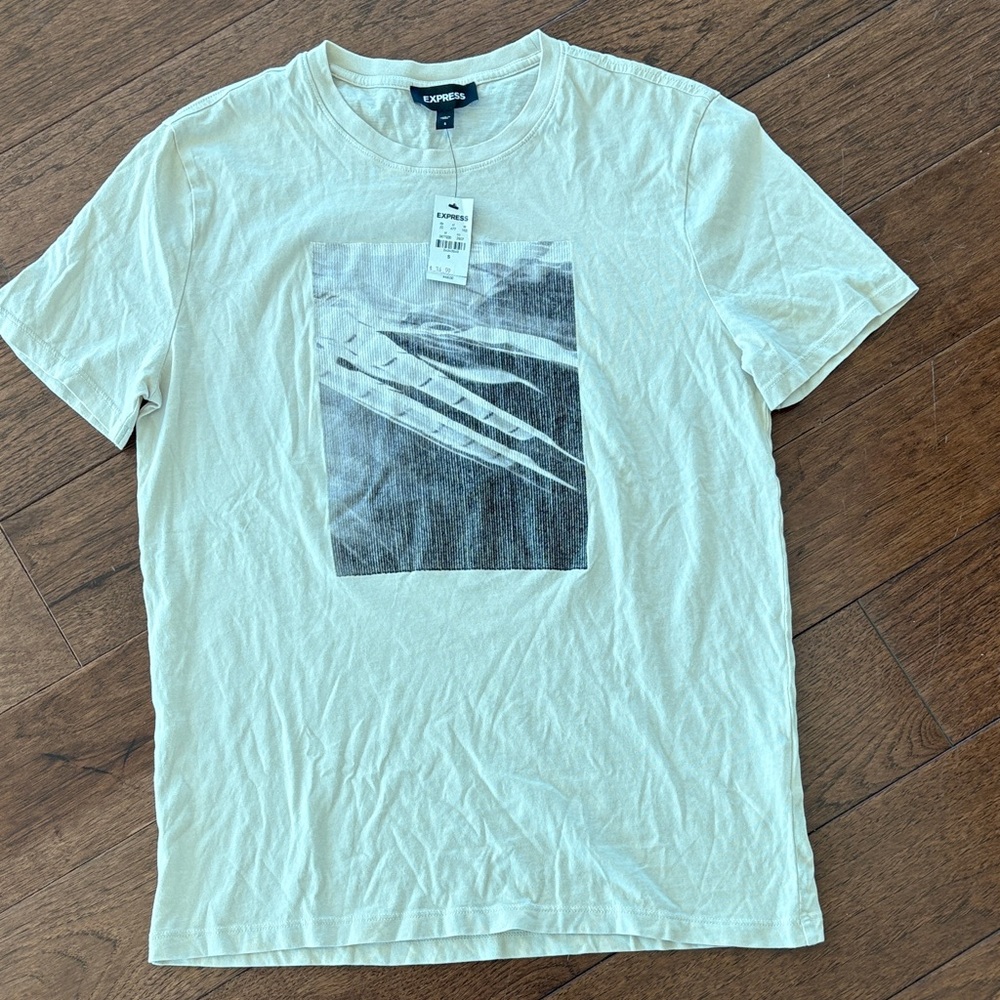 Express White Graphic Short Sleeve Tee